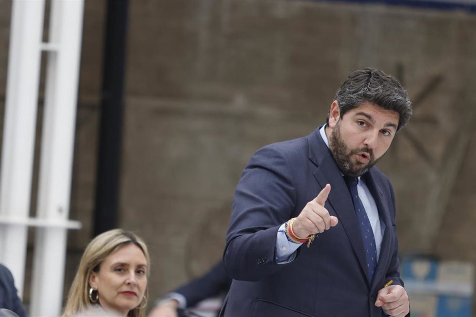El presidente de la Región de Murcia, Fernando López Miras, durante una sesión plenaria en la Asamblea Regional, a 14 de febrero de 2024, en Cartagena, Murcia, Región de Murcia (España).