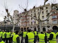 La protesta del campo riojano se traslada a la Delegación: "No estamos haciendo nada ilegal", asegura un portavoz
