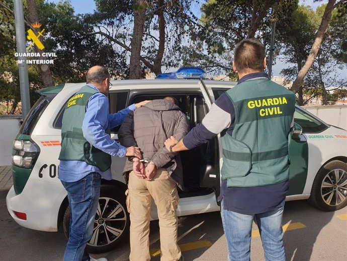 Detenido un hombre por atracar dos gasolineras en la Vall d'Uixó