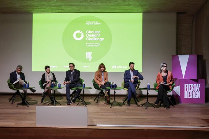 Celebración de la mesa redonda 'Impacto Positivo: ¿Qué hacen las empresas por las personas y el planeta?'