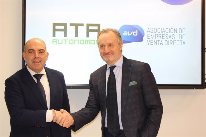 El presidente de ATA, Lorenzo Amor (izda), y el presidente de AVD, Carlos Barroso (dcha)