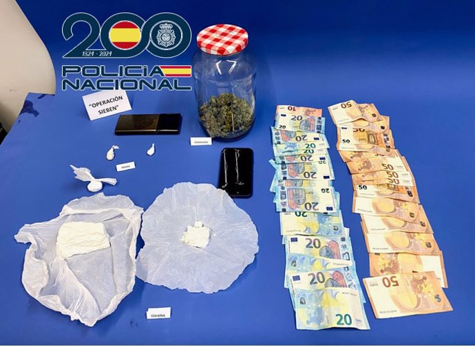 Detenido en Ponferrada (León) acusado de traficar al 'menudeo' con cocaína que adquiría en La Coruña .