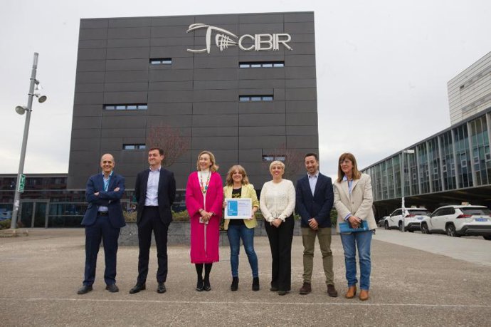 Ana Torrecillas, ganadora del II Premio de Periodismo Científico CIBIR por un reportaje sobre el robot Da Vinci