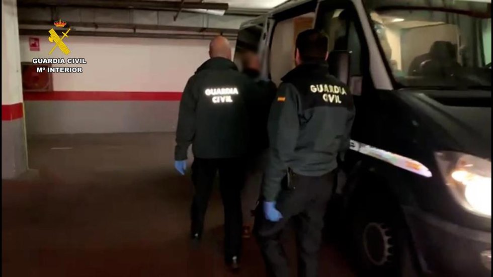 Momento de la detención del cura de Don Benito
