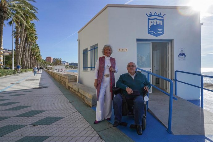 El paseo marítimo de la playa de La Malagueta estrena aseos públicos
