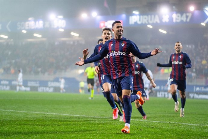 El delantero Sergio León celebra un gol con la SD Eibar, que recibe al Espanyol este sábado en Ipurua.