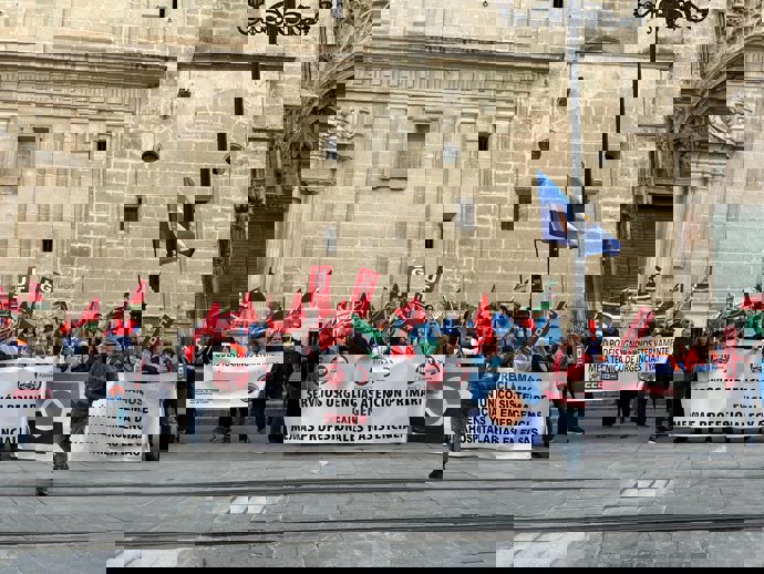 UGT ha apoyado la manifestación desde el SAS hasta el Parlamento de los profesionales de los Servicios de Urgencias de Atención Primaria