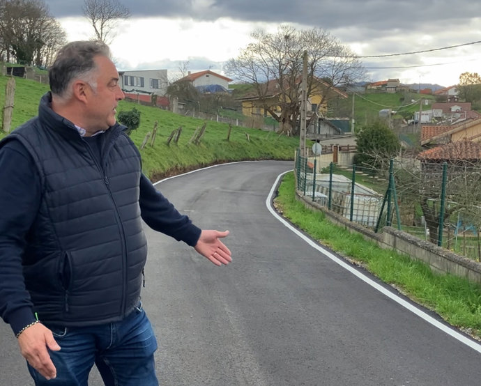 El concejal de Caminos en el Medio Rural del Ayuntamiento de Siero, Alejandro Villa.