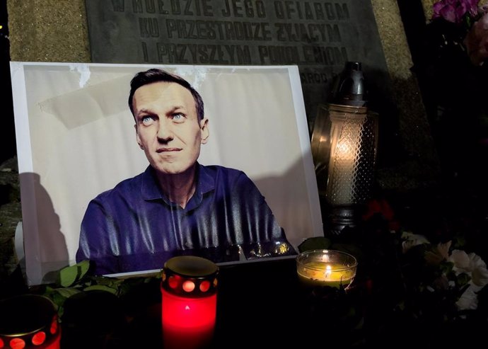 Vigilia en Polonia en honor al fallecido opositor ruso Alexei Navalni (archivo)