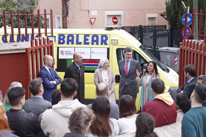 Acto de donación de ambulancia