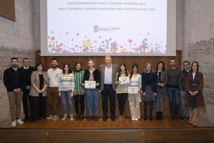 Imagen de la entrega de premios del Certamen Literario en euskera para autores noveles