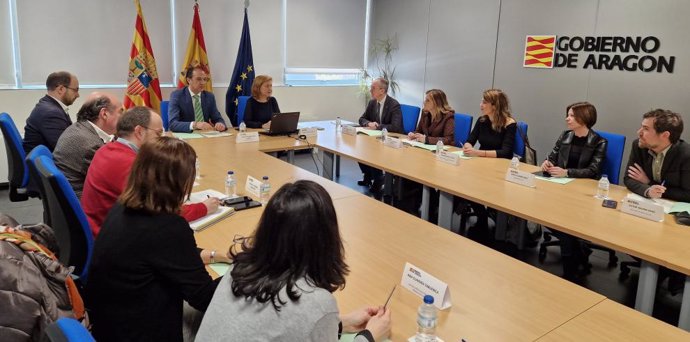 El consejero de Sanidad, José Luis Bancalero, preside la Comisión Interdepartamental de Drogodependencias del Gobierno de Aragón