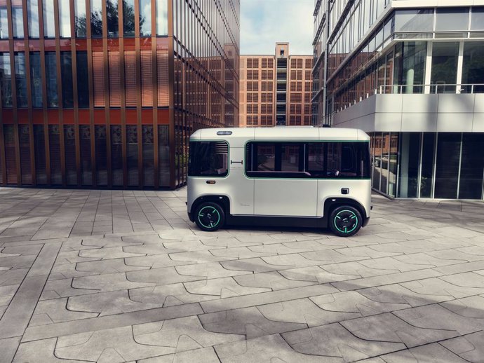  The HOLON Mover is a fully electric and autonomous vehicle for use on public roads. It is one of the world's first movers with automotive standards - leading the way in safety, driving comfort and production quality.