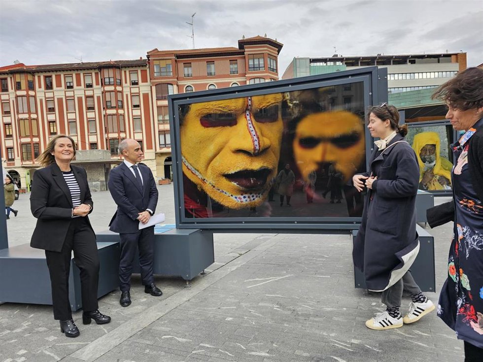 Exposición 'Colores del mundo' en Barakaldo.