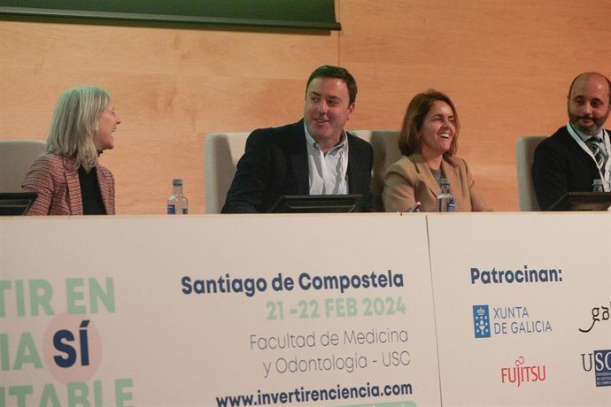 El presidente de la Diputación de A Coruña, Valentín García Formoso, en las jornadas 'Investir en ciencia si é rendible', organizada por Unirisco en la Facultade de Medicina de Santiago.