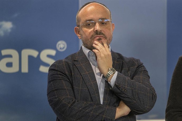 Archivo - El presidente del Partido Popular de Cataluña y candidato a la Generalitat, Alejandro Fernández , durante una rueda de prensa, en la sede del pp en Cataluña, a 11 de enero de 2023, en Barcelona, Cataluña (España). Durante la rueda, el  expresi