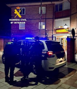 La Guardia Civil detiene a un varón por problemas vecinales en Villaobispo de las Regueras (León).