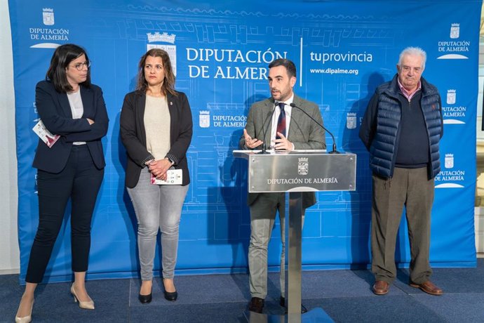 Presentación de la cata de vinos artesanos que se celebrará en Benahadux (Almería).