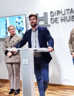 El alcalde de Rociana del Condado, Francisco de Asís Pérez, en una presentación en Diputación.