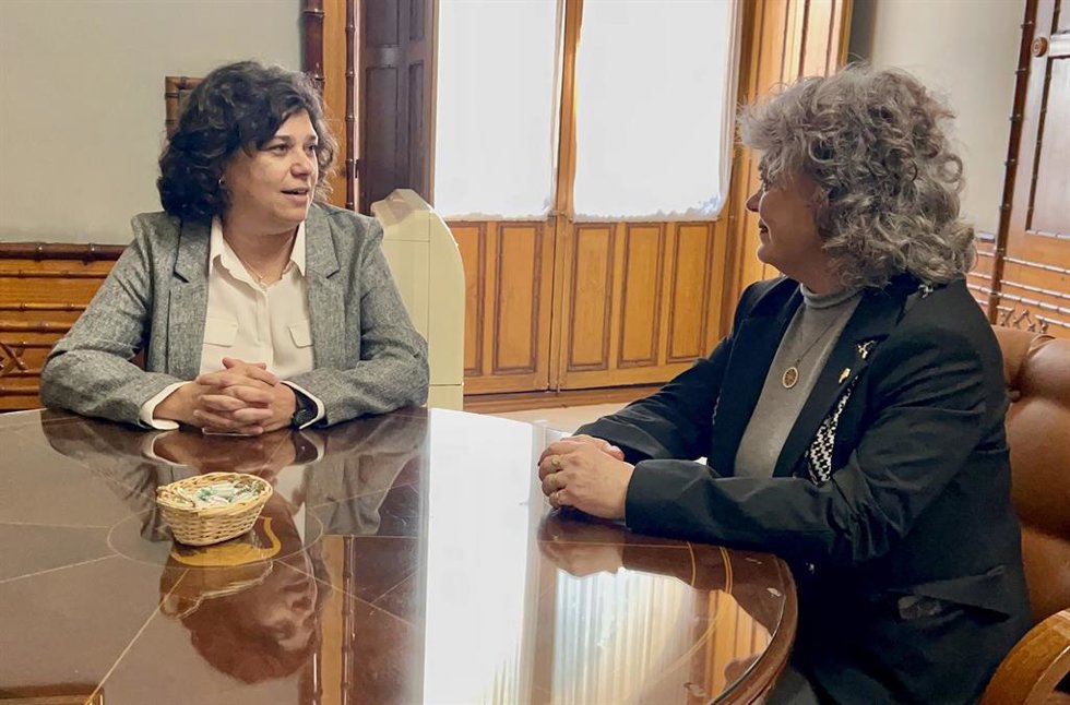 La alcaldesa de Sanlúcar de Barrameda, Carmen Álvarez, y la subdelegada del Gobierno en la provincia de Cádiz, Blanca Flores, se reúnen en Sanlúcar