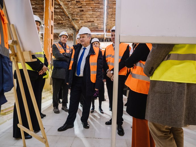 Hereu visita las obras del Palacio de Congresos de Madrid