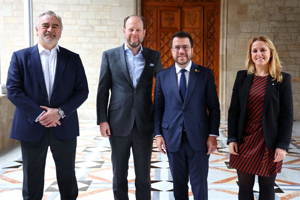 (I-D) El Consejero Delegado De BME, Javier Hernani; El Consejero Delegado De Six, Joss Dijsselhof; El Presidente De La Generalitat Pere Aragons, Y La Consellera De Economía Y Hacienda, Natlia Mas.