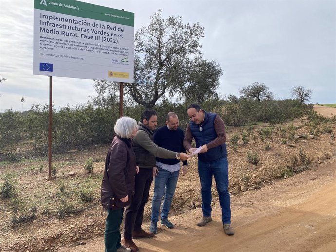 Visita del delegado de Sostenibilidad, Medio Ambiente y Economía Azul de la Junta en Huelva, Pedro Yórquez,  a la Vereda del Jarrillo de Paymogo.