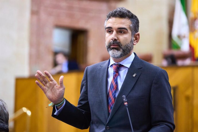 El consejero de Sostenibilidad, Ramón Fernández-Pacheco, en el Pleno del Parlamento del 22 de febrero de 2024.