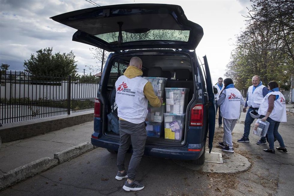 Archivo - Imagen de varios trabajadores de la ONG Médicos Sin Fronteras (MSF) en Ucrania.