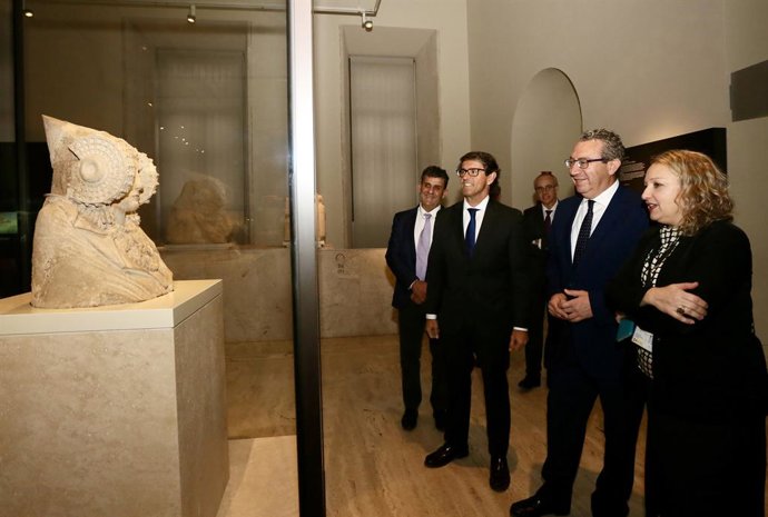 Presentación de la exposición del MARQ 'Dinastías. Los primeros reinos de la Europa prehistórica' en el MAN.