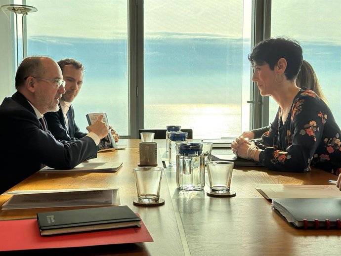 Reunión de la ministra Elma Saiz y el conseller Carles Campuzano en Barcelona