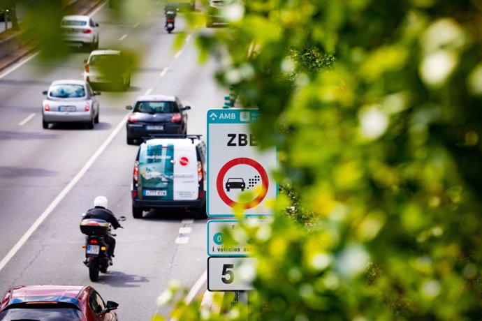 Archivo - Rètol d'una zona de baixes emissions