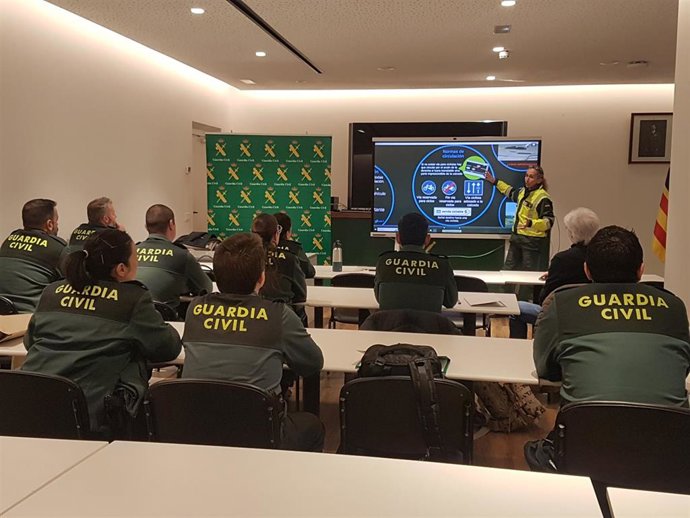 La Guardia Civil actualiza las temáticas del Plan director de seguridad en los centros educativos.