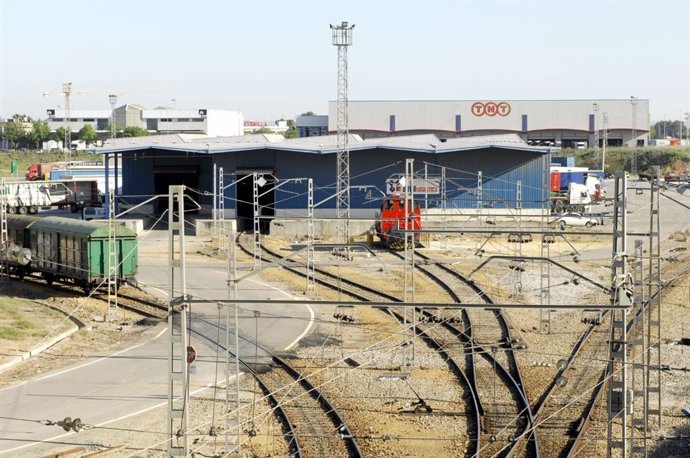 Archivo - Variante ferroviaria de La Negrilla, nudo logístico de la ciudad.