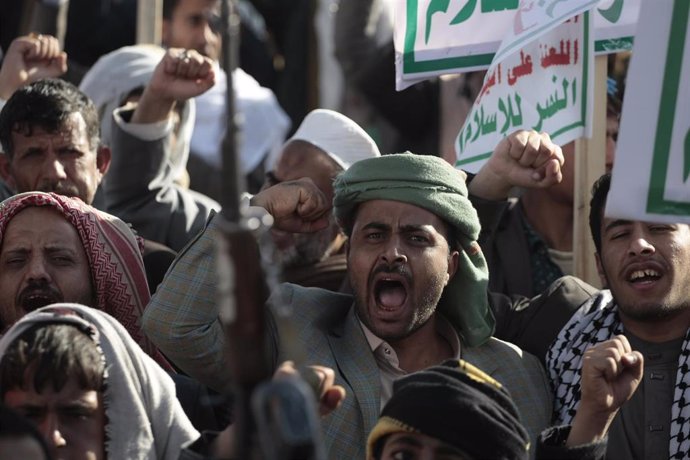 Marcha de los rebeldes hutíes por la capital de Yemen, Saná.