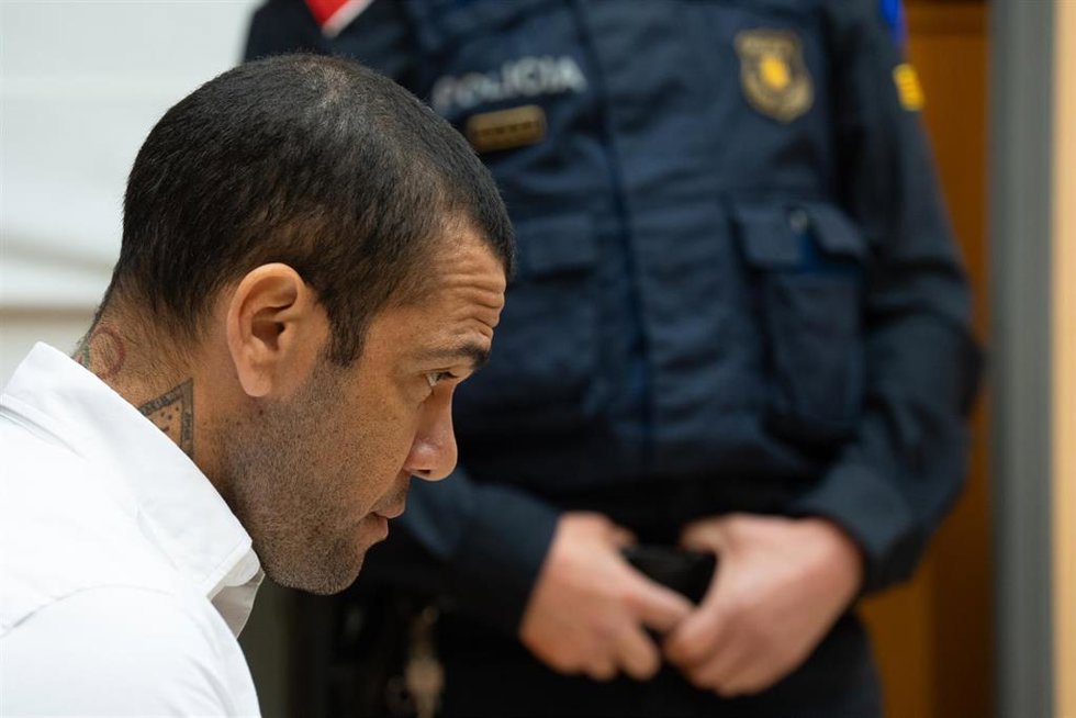 El exfutbolista Dani Alves durante un juicio en la Audiencia de Barcelona, a 5 de febrero de 2024, en Barcelona, Catalunya (España).