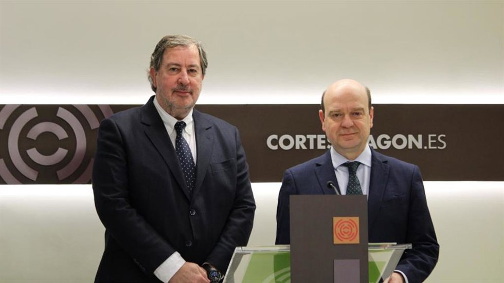 El diputado de VOX Juan Vidal;  y el portavoz del grupo parlamentario de VOX en las Cortes de Aragón, Santiago Morón