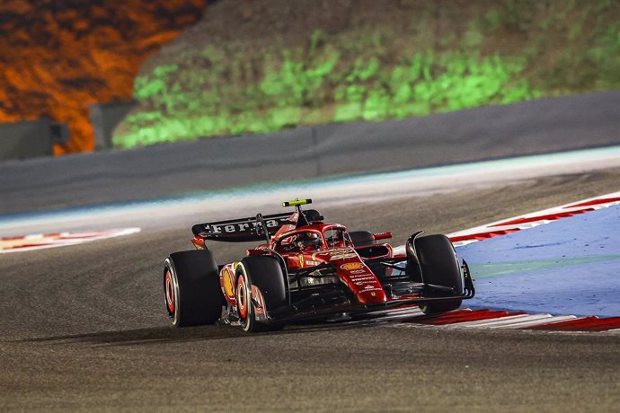 55 SAINZ Carlos (spa), Scuderia Ferrari SF-24, action during the Formula 1 Aramco pre-season testing 2024 of the 2024 FIA Formula One World Championship from February 21 to 23, 2024 on the Bahrain International Circuit, in Sakhir, Bahrain - Photo Eric Alo