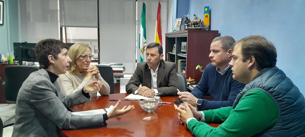 Javier Rodríguez Ros con representantes de la Asociación Amigos de la Ciencia.