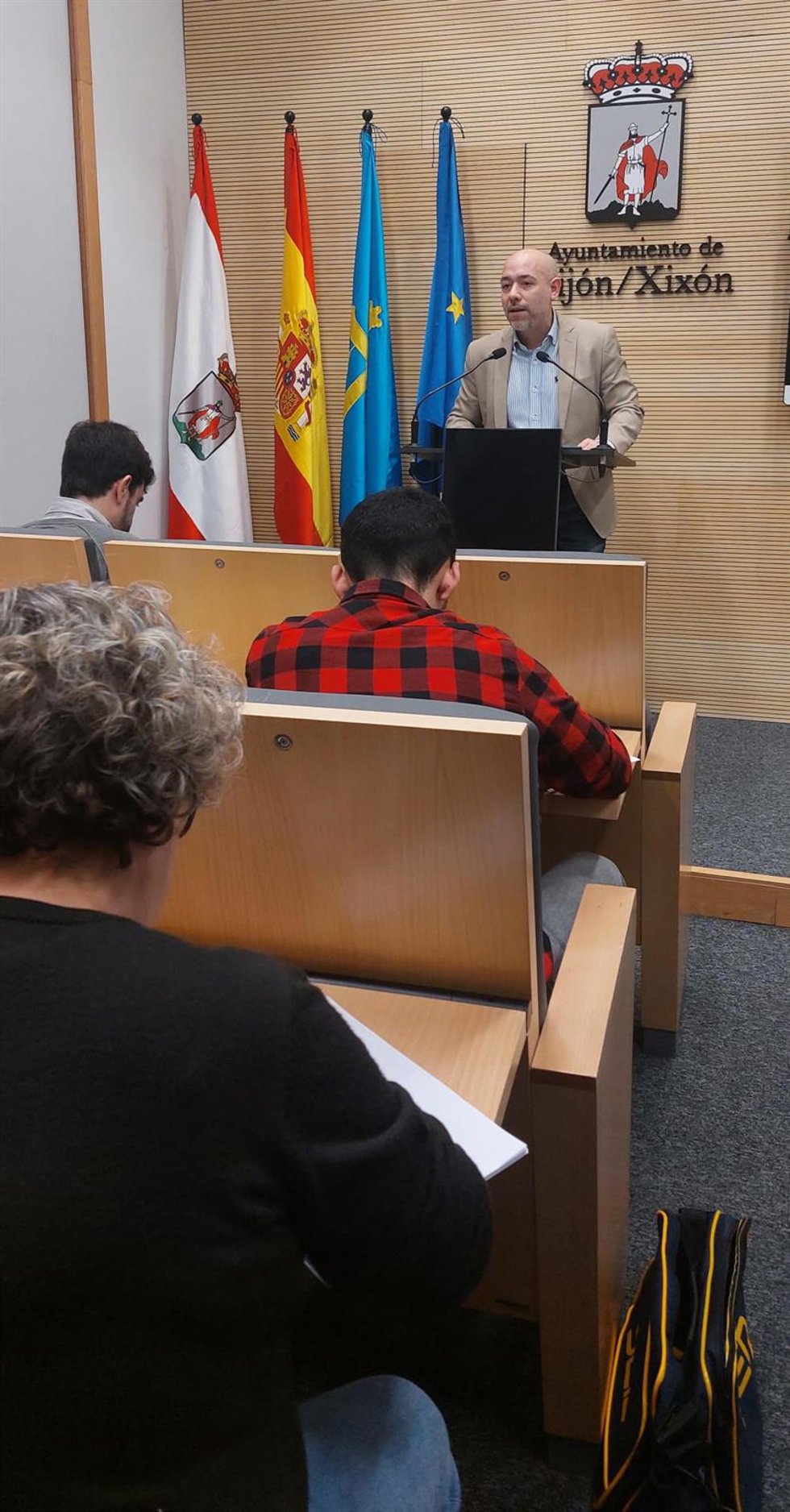 Rueda de prensa del concejal de Medio Ambiente y Sostenibilidad del Ayuntamiento de Gijón, Rodrigo Pintueles (PP), a su vez presidente de Emulsa.