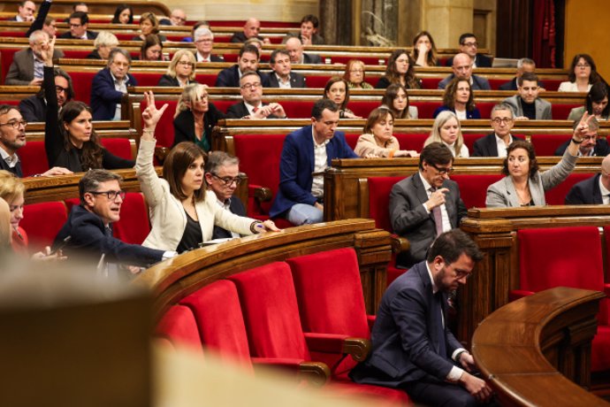 Votación en el pleno del Parlament