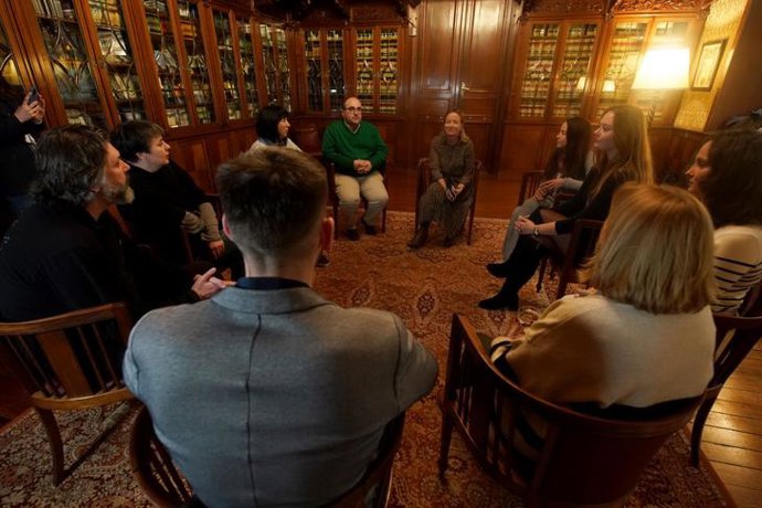 Eider Mendoza se reúne con ciudadanos ucranianos residentes en Gipuzkoa