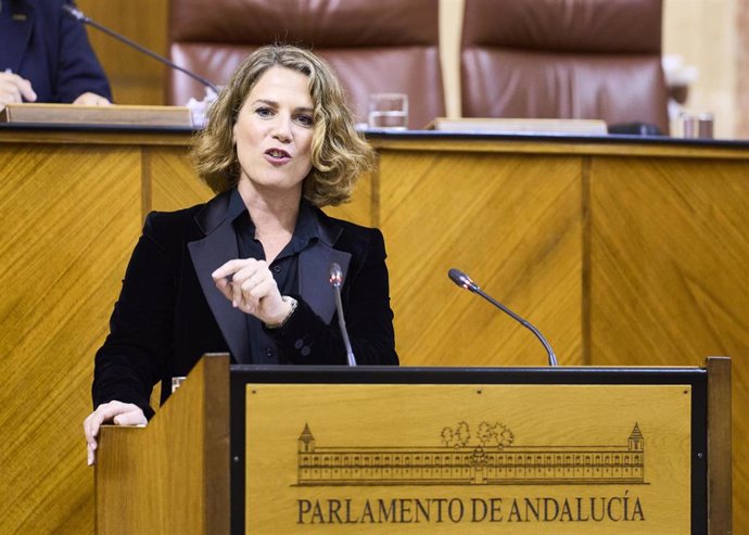 La parlamentaria del PP-A Ana Mestre interviene en el Pleno del Parlamento andaluz.