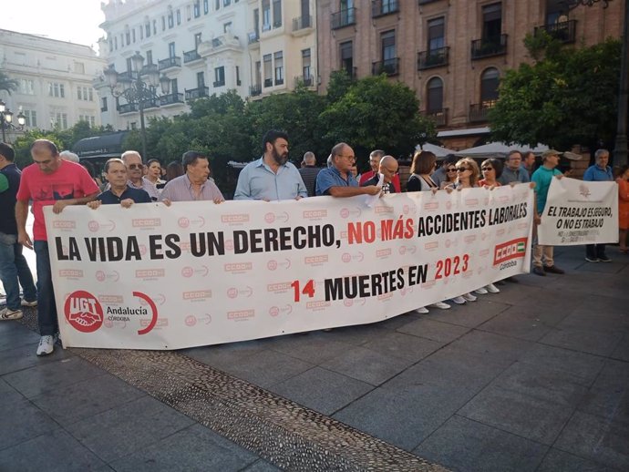 Archivo - Concentración sindical contra la siniestralidad laboral en una imagen de archivo.