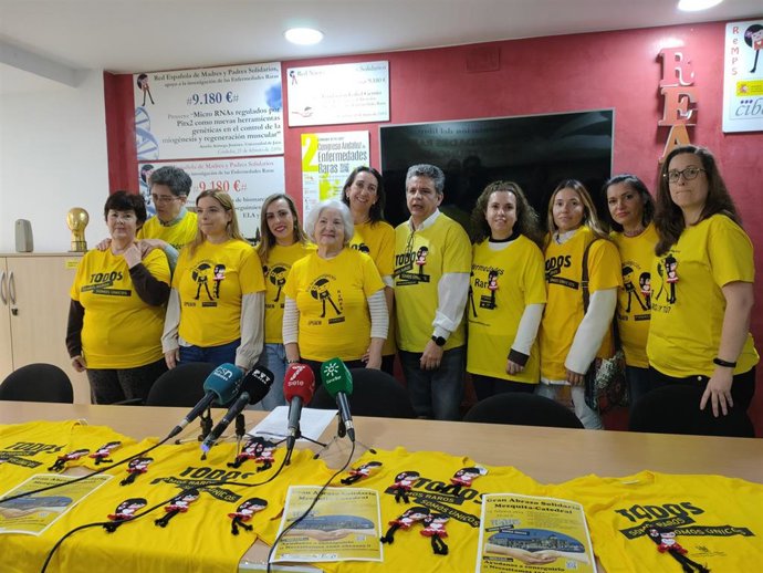 Presentación del 'Abrazo a la Mezquita', para conmemorar el día de las enfermedades raras, el 29 de febrero.