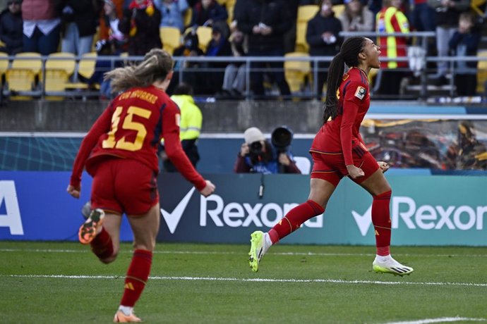 Archivo - Salma Paralluelo of Spain celebrates after scoring in extra time during the FIFA Women's World Cup 2023 Quarter Final soccer match between Spain and the Netherlands in Wellington, New Zealand, Friday, August 11, 2023. (AAP Image/Masanori Udagawa