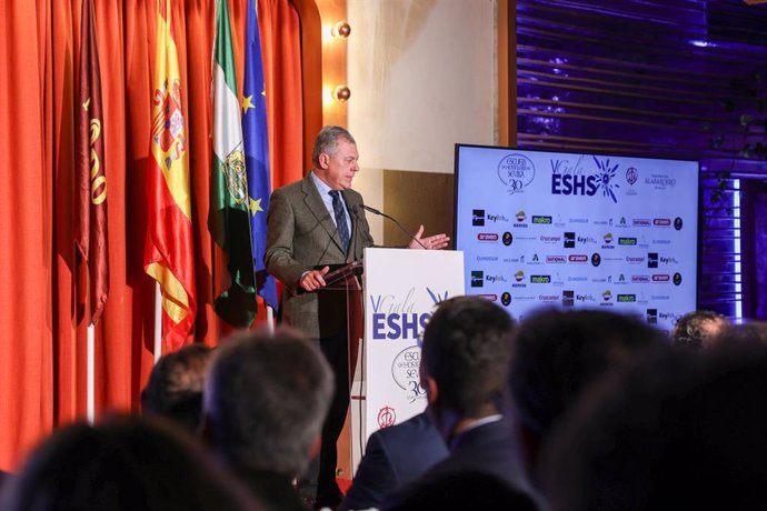 El alcalde de Sevilla, José Luis Sanz, durante su intervención en la V Gala de los premios de la Escuela Superior de Hostelería de Sevilla.