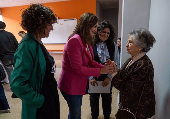 La experiencia de las personas mayores como referente para la sociedad y el diálogo intergeneracional han marcado el desarrollo de las jornadas 'El Cambio empieza hoy', organizadas por la Diputación de Huelva.
