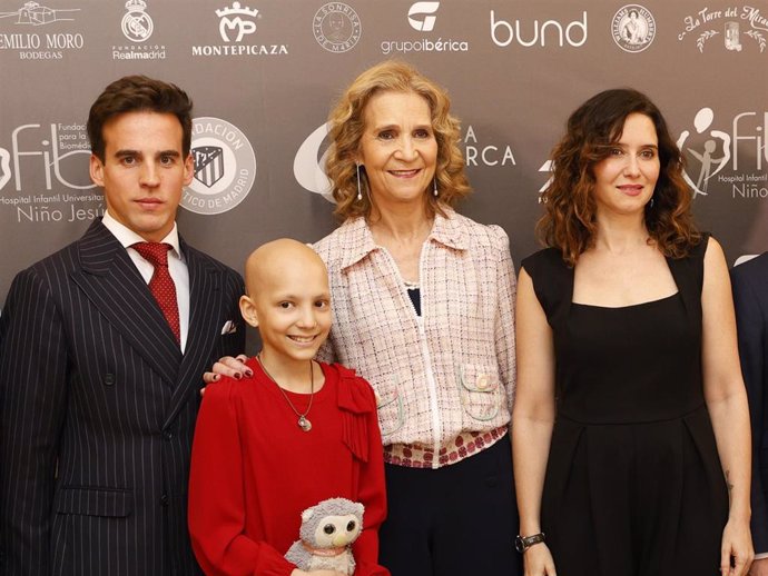 La infanta Elena acude a la cena solidaria organizada por Gonzalo Caballero para su proyecto 'La sonrisa de María'