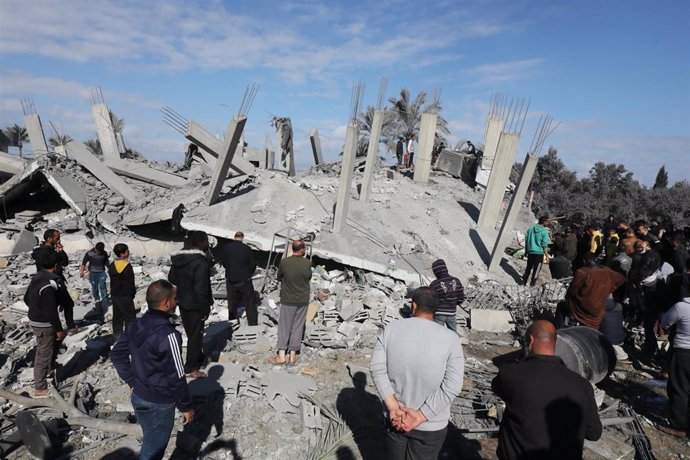Edificio destruido en la gobernación de Deir al Balá, en el centro de la Franja de Gaza